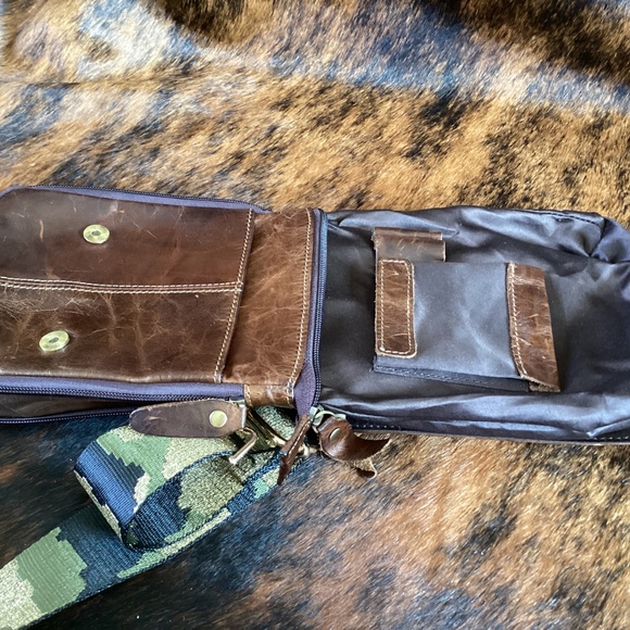 Little Genuine Leather Crossbody Bag With Camo Gold Strap - Picture 7 of 9